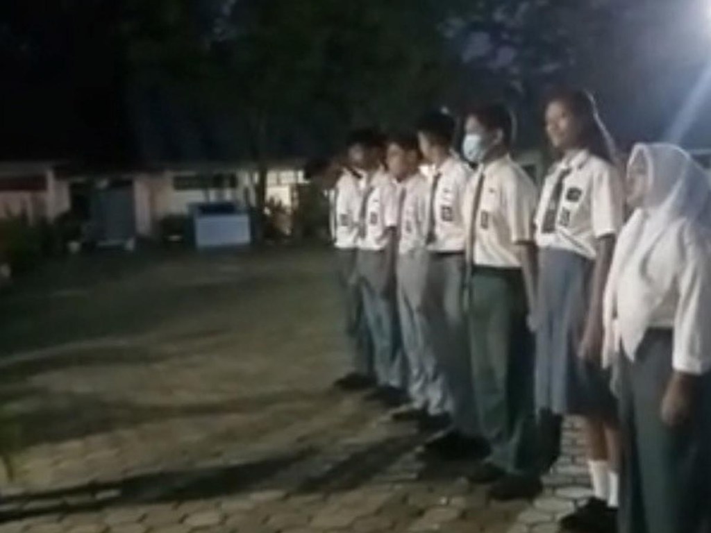 Alasan kenapa pemerintah tidak dianjukan mengubah jam  masuk sekolah  menjadi lebih&nbsp;awal